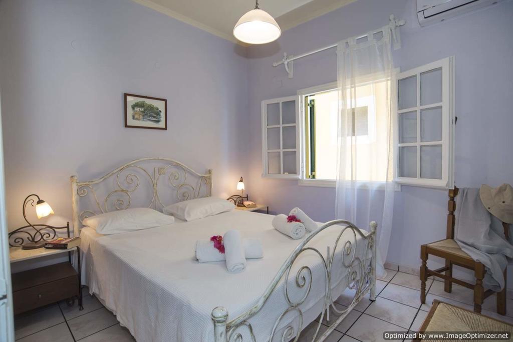 Christos Apartments & Studios Paxos Экстерьер фото