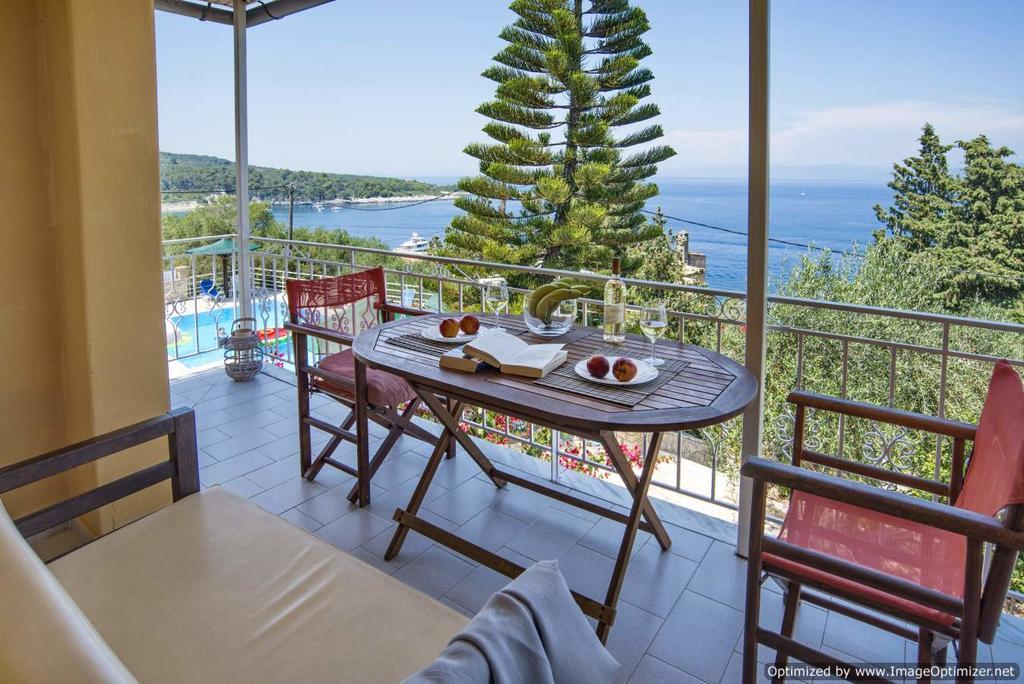 Christos Apartments & Studios Paxos Экстерьер фото